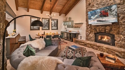 Glacier Lodge East - great room
