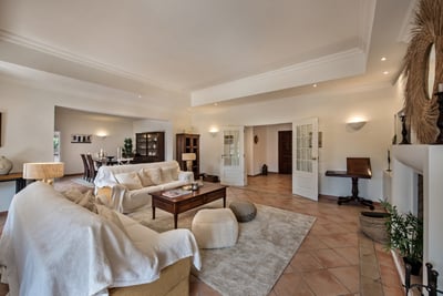 Luxury Villa Photo #6