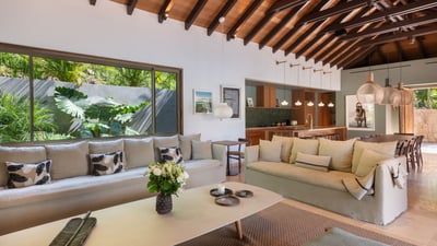 Luxury Villa Photo #32