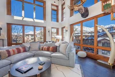 Luxury Villa Photo #3