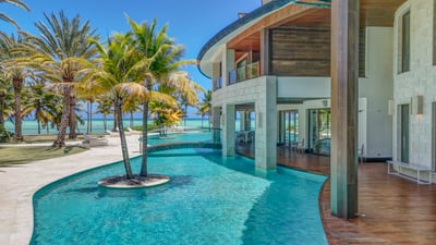 Luxury Villa Photo #4