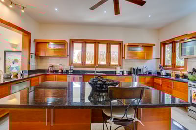 Luxury Villa Photo #32