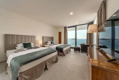 Luxury Villa Photo #24