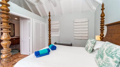 Bedroom 2: Air conditioning, queen size bed, safe. Ensuite bathroom. Opens onto the terrace wit