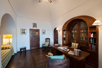 Luxury Villa Photo #30