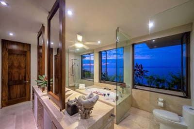 Luxury Villa Photo #43
