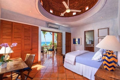 Luxury Villa Photo #15
