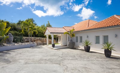 Luxury Villa Photo #12