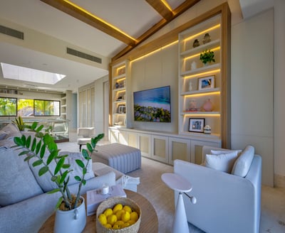 Luxury Villa Photo #24