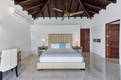 Luxury Villa Photo #34