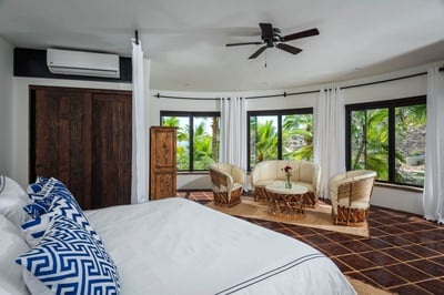 Luxury Villa Photo #19