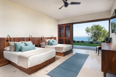 Luxury Villa Photo #28
