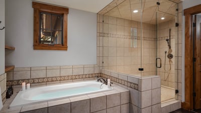 Primary ensuite with soaking tub