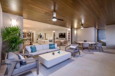 Luxury Villa Photo #14