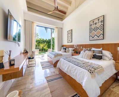 Luxury Villa Photo #17