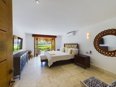 Luxury Villa Photo #22