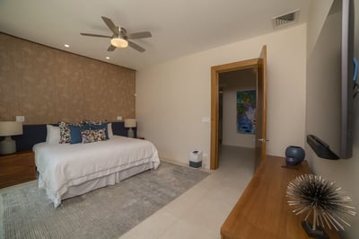 Luxury Villa Photo #25