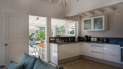 Kitchen & Dining Area: Fully equipped, electric oven, gas stove, dishwasher, fridge and freezer, ice
