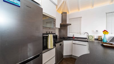 Kitchen & Dining Area