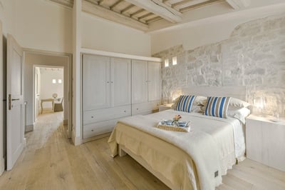 Luxury Villa Photo #35