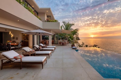 Luxury Villa Photo #12