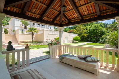Luxury Villa Photo #30