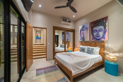 Suite 4 (King Bed)