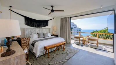 Luxury Villa Photo #26