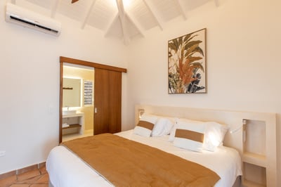 Luxury Villa Photo #23