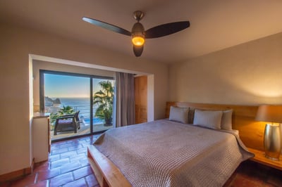 Luxury Villa Photo #25