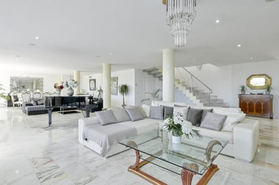 Luxury Villa Photo #17