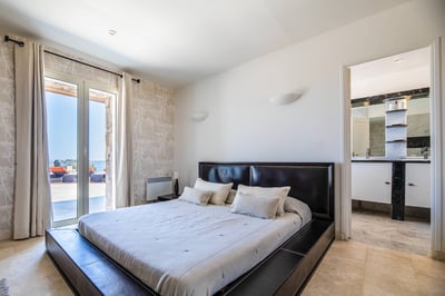 Luxury Villa Photo #16