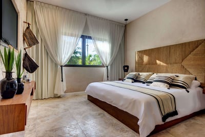 Luxury Villa Photo #17
