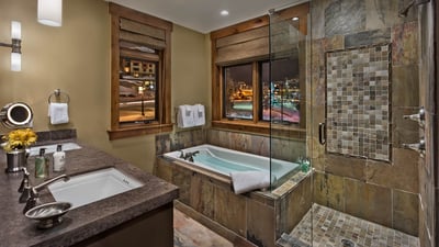 King ensuite with soaking tub
