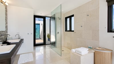 Luxury Villa Photo #30