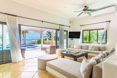 Luxury Villa Photo #24