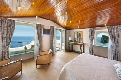Luxury Villa Photo #18