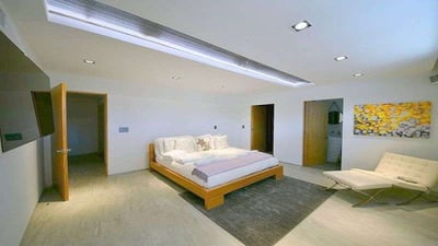 Luxury Villa Photo #31