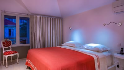 Bedroom 2: View of the street in the centre of Gustavia. King size bed, air conditioning, telephone,