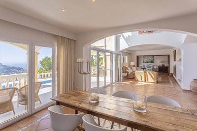 Luxury Villa Photo #17
