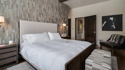 Main level primary suite