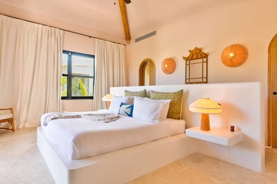 Luxury Villa Photo #31