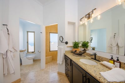 Luxury Villa Photo #45