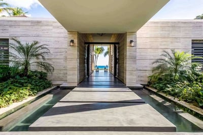 Luxury Villa Photo #9