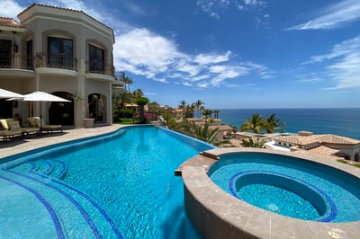 Luxury Villa Photo #4