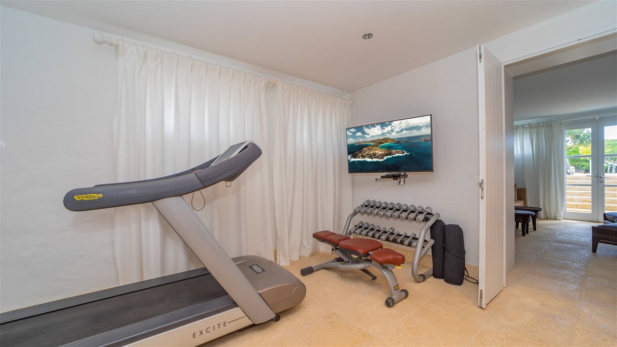 Fitness Room: Located behind the TV room. Air conditioning, well-equipped exercise room wi - Image 41