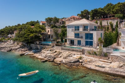 Luxury Villa Photo #4