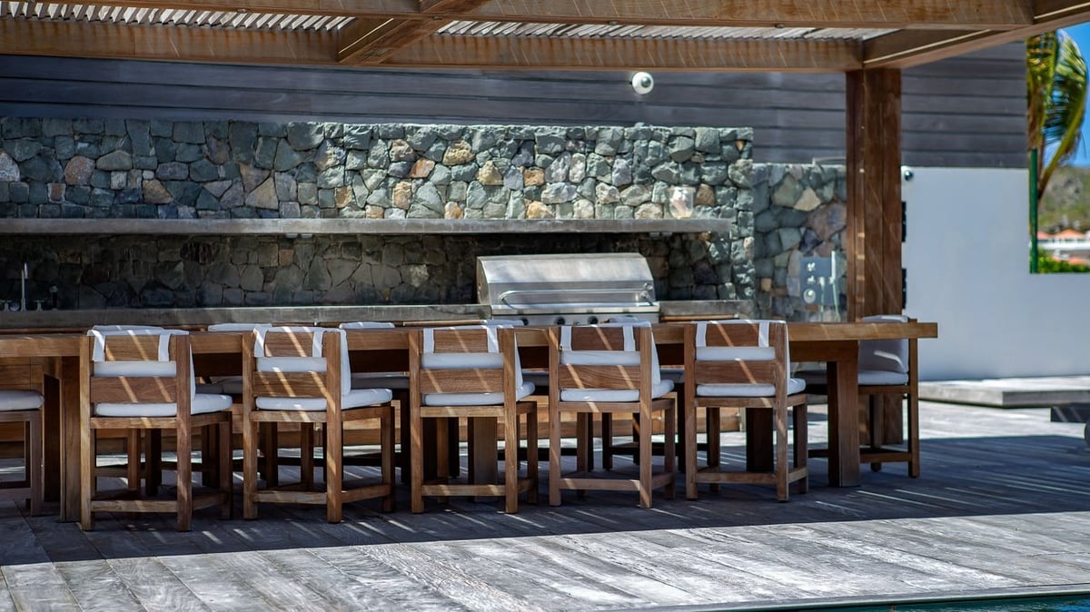 Outdoor Dining Area - Image 19