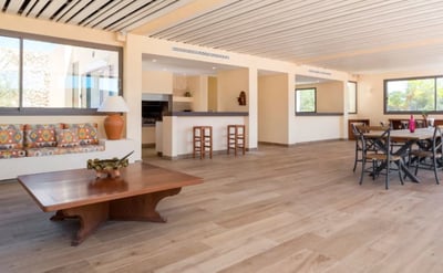 Luxury Villa Photo #15