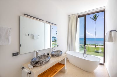 Luxury Villa Photo #30